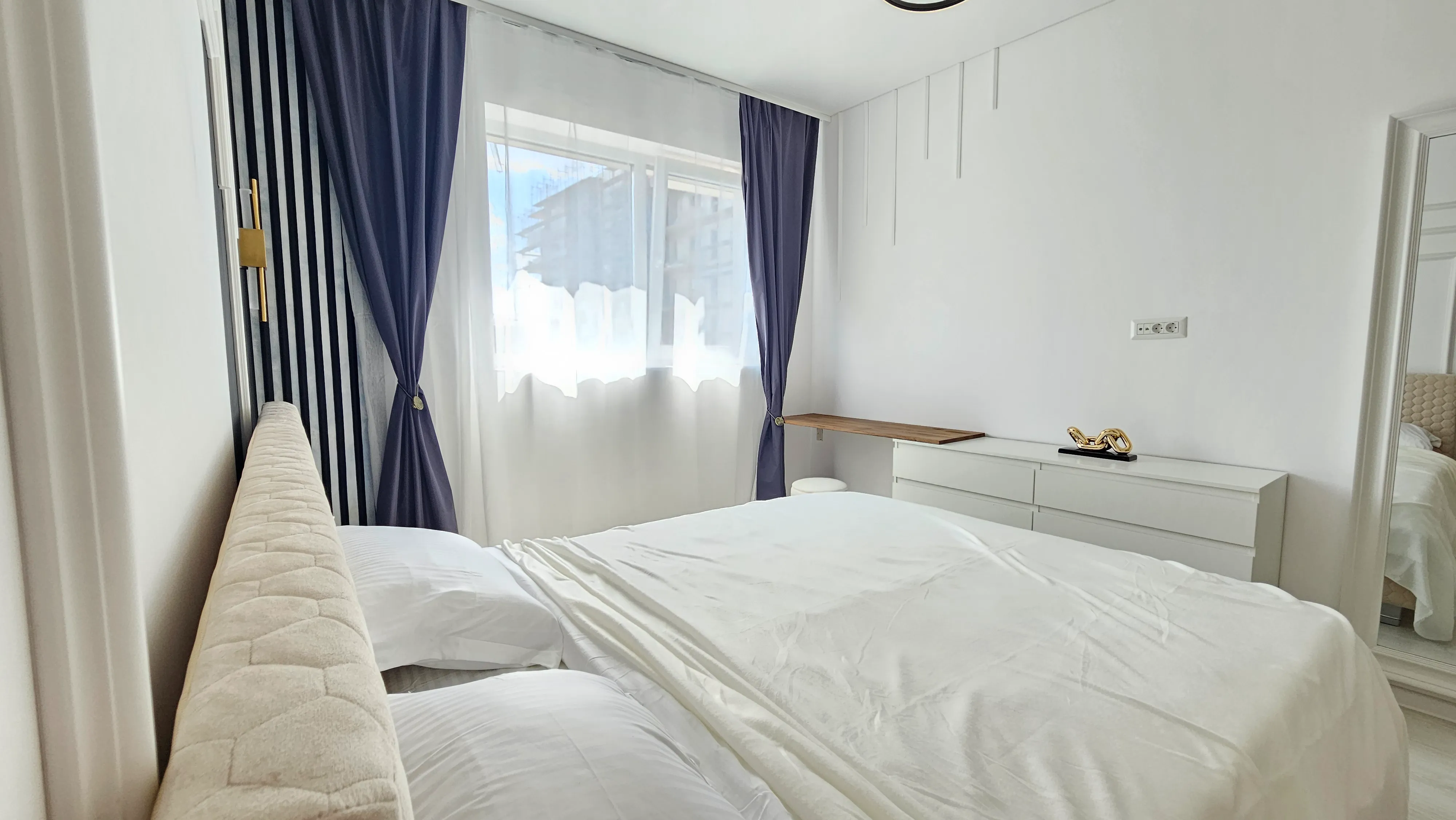 Bedroom accent